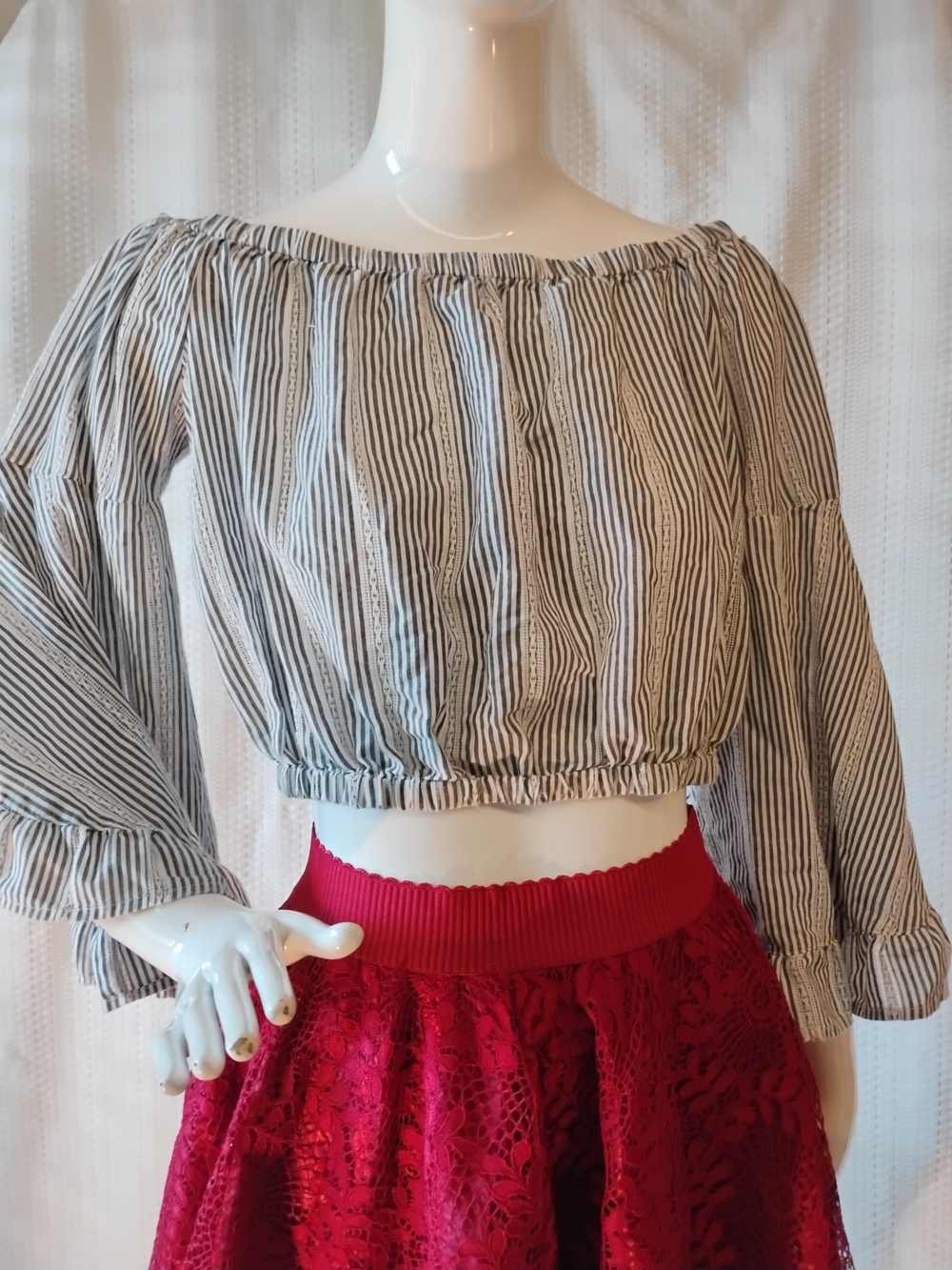 allart State Striped Off-Shoulder Crop Top in Black and White Size M